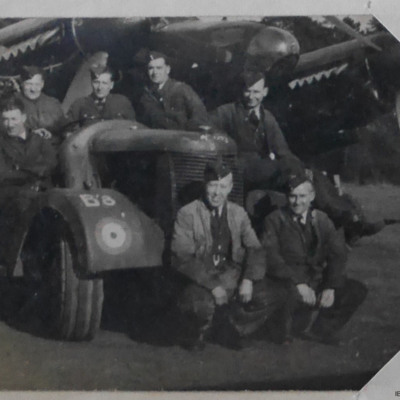 Airmen, a tractor and a Mosquito